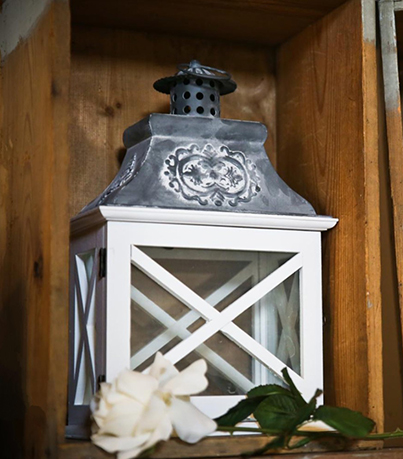 Moyenne Lanterne Blanche en Bois 